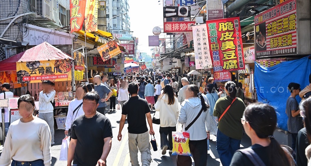 2026台中一中年貨大街開跑，攤位、美食、停車資訊一次看～