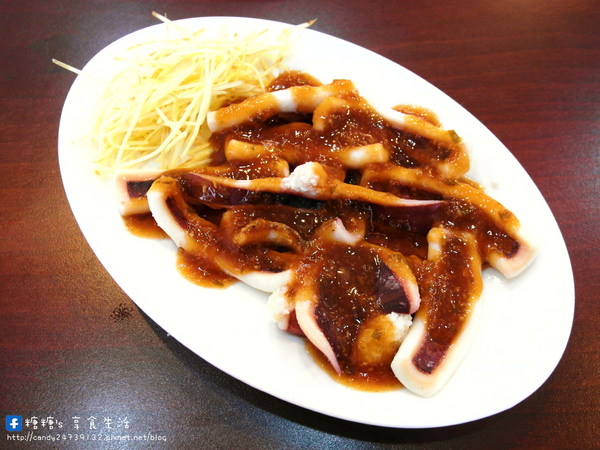 蒸餃子：〖台中│美食〗蒸餃子 ❤ 南屯東興路小吃推薦，現蒸餃子，外皮肉餡均手工製作，還有炒飯、燴飯、炒麵、乾拌麵、海鮮麵等眾多美味料理任君挑選~