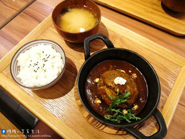 立食大丈夫：〖台中│美食〗立食大丈夫 ❤ 公益路餐廳推薦!!立食日式料理(也有座位區)，採自助點餐販賣機，從頭到尾通通自己來~