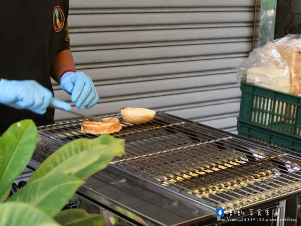 胖丁碳烤三明治：〖台中│美食〗胖丁碳烤三明治 ❤ 台中超人氣早餐推薦!!惠中路上可愛粉紅色餐車，賣著碳烤三明治及丹麥堡~激推地瓜摻堅果，是彩色吐司唷!