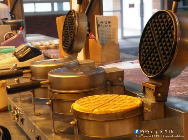 卡洛蒂鬆餅：〖台中│美食〗卡洛蒂鬆餅屋 ❤ 嶺東校園美食再一發!!令人欲罷不能的美味鬆餅~大力推薦鹹口味，外皮酥脆，料多味美，好吃指數大破錶!!