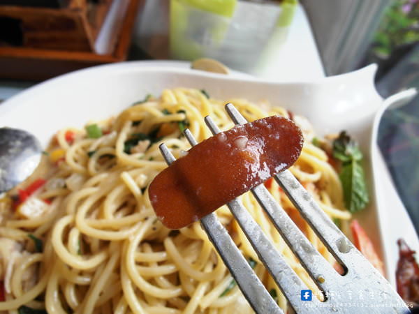 沁采生活美食館：〖台中│美食〗沁采生活美食館 ❤ 台中東區複合式餐廳推薦!近台中放送局、孔廟、一中商圈~營業時間早上11點至凌晨12點，中午不休息，聚餐的好所在~