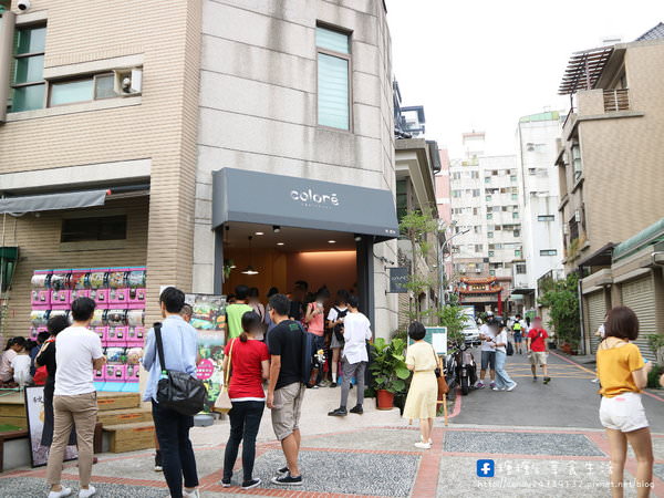 給孤獨者書店：〖台中│美食〗給孤獨者書店 ❤ 最近IG超火紅的焦糖布丁，隱身在審計新村2樓的給孤獨者書店中，除了好吃布丁外，還有免費二手書可以翻閱唷!!