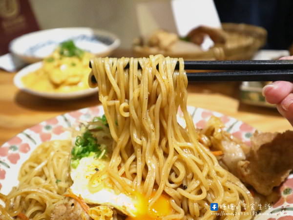 小麥所：〖台中│美食〗小麥所 ❤ 台中深夜食堂推薦!!近科博館，激推炸物，還有份量十足的無敵牛肉山丼飯跟超Q彈日式燒麵唷~