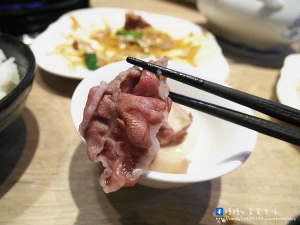 演藝牛鍋　全牛料理專賣店(台中南屯店)：〖台中│美食〗演藝牛鍋 ❤ 台中溫體牛火鍋推薦~擁有自己的屠宰場，老闆親自嚴選牛隻，處理流程嚴格把關!讓人欲罷不能的鮮牛肉火鍋就在演藝牛鍋~