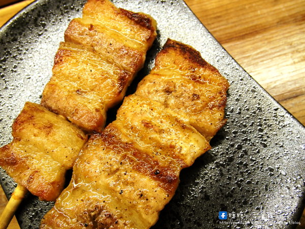 鳥重地雞燒：〖台中│美食〗鳥重地雞燒バーベキュー ❤ 以雞料理為主的串燒店，烤功了得，前置處理超搞剛！每一串都可以吃的到店家的用心，多款獨特串燒，限量供應!!