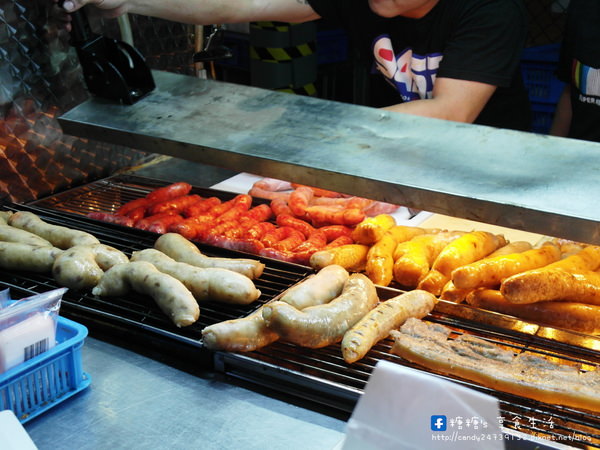 胖子修花生大腸行動餐車：〖台中│美食〗胖子修行動餐車 ❤ 時間不固定，地點不固定的深夜美食~手工花生糯米腸，還有香腸及鹹豬肉，一開賣就人潮滿滿滿!!