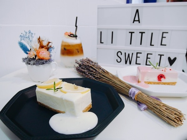 〖台中│美食〗有點甜cafe A Littlesweet ❤ 文清風老宅甜點店，主打生乳酪及戚風蛋糕，飲料跟甜點都好美好美阿~