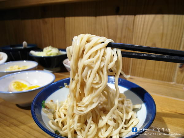 東沐。食在：〖台中│美食〗東沐。食在 ❤ 台中超有質感的文青小吃店!!鴨肉紫米飯好銷魂，讓人一試成主顧的美味，數量有限，想吃請趁早!還有餛飩麵食哦~