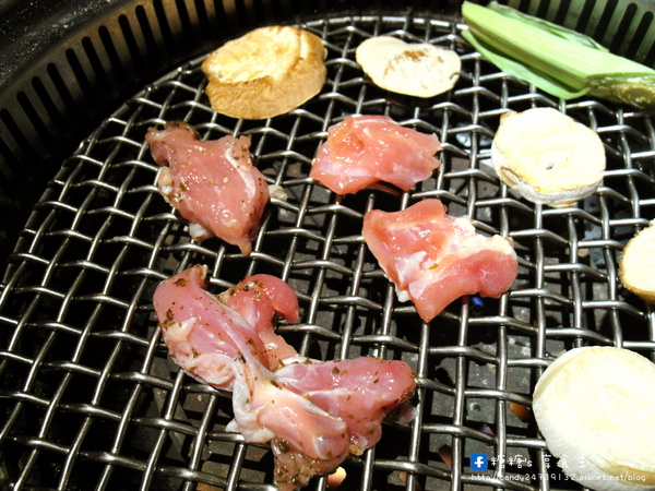 山鯨燒肉：〖台中│美食〗山鯨燒肉 ❤ 台中燒肉推薦!!印月集團燒肉品牌，肉品優質，套餐豐富，還可自選特色美食!!不定期還會舉辦燈籠之夜，當天還有抽獎活動唷!!