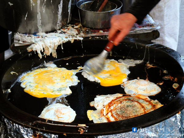 一心古早味蛋餅：〖台中│美食〗一心古早味蛋餅 ❤ 傳統手工麵糊，厚實美味，份量十足~大推起司蛋餅!!每一口都可以牽出超長的起司絲呢!!