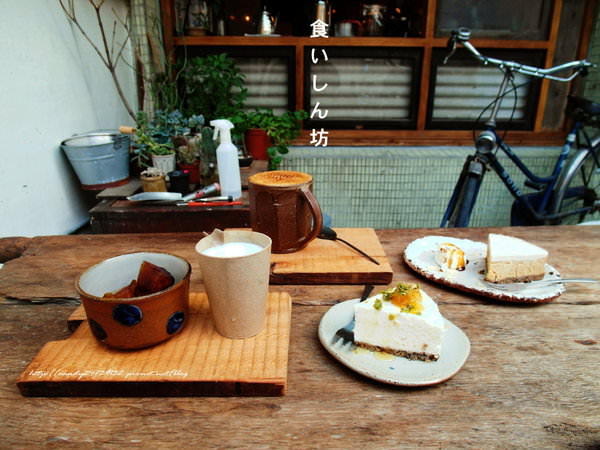 〖台中│美食〗食いしん坊 ❤ 食いしん坊貪吃鬼搬新家囉~隱身於巷弄中的低調咖啡館，近中興大學!!座位數有限，無提供訂位服務唷!!激推乳酪蛋糕好好吃~