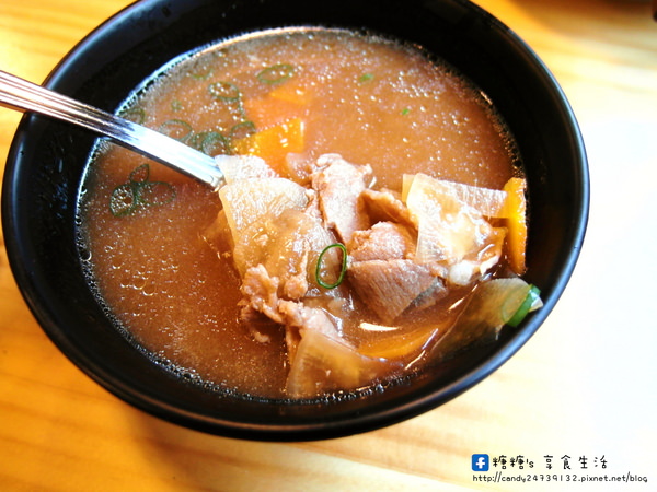 次男：〖台中│美食〗次男 日食料理製作所 ❤ 老宅改造，日式鐵板燒麵、燒餃子專門店~激推原味牛肉燒餃，汁多鮮美，咬下去會大大爆湯!!