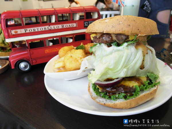 Burger Bus 漢堡巴士：〖台中│美食〗Burger Bus 漢堡巴士 ❤ 東區早午餐、英式漢堡推薦!近旱溪夜市，以英國巴士為題材，讓店裡頭充滿濃濃英倫風情~激推漢堡套餐，份量大又好吃!