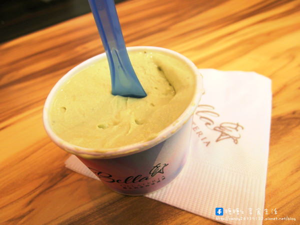 Bella Gelateria：〖台中│美食〗Bella Gelateria ❤ 道地義大利冰淇淋，嚴選義大利進口食材，搭配台灣在地水果，天然純手工製作~大推開心果冰淇淋!!