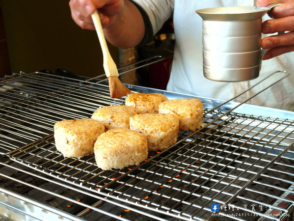 John約翰烤飯糰：〖台中│美食〗約翰烤飯糰John Grilled Rice Balls ❤ 台中IG熱門打卡點!!裝潢超有質感的文青小店，結合雜貨小物，只賣烤飯糰及茶品~