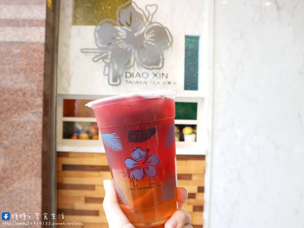 刁心 Diao Xin tea：〖台中│美食〗刁心 Diao Xin tea ❤ 精誠路新開的飲料店，裝潢走夏威夷熱情風格，主打手工圓片水果茶，還有料爆多的惡魔鮮奶茶!!