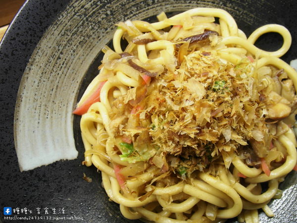 鳥重地雞燒：〖台中│美食〗鳥重地雞燒バーベキュー ❤ 以雞料理為主的串燒店，烤功了得，前置處理超搞剛！每一串都可以吃的到店家的用心，多款獨特串燒，限量供應!!