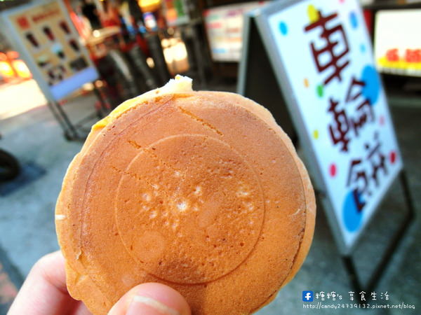 伍師傅車輪餅(南屯店)：〖台中│美食〗伍師傅車輪餅(南屯店) ❤ 外皮超酥脆，內餡包起司薯餅好特別，還有起司蛋、奶油珍珠、冰淇淋等多種口味!!