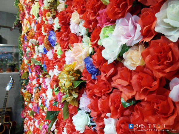 花匠 The Florist：〖台中│美食〗花匠 The Florist ❤ 隱藏在勤美巷弄中的果汁優格專賣店~新鮮現打，自然甜味不加糖!!美美漸層及繽紛花牆，少女打卡必備!!還有手作乾燥花唷~