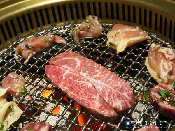 市太郎燒肉市場：〖台中│美食〗市太郎燒肉市場 ❤ 西屯區日式燒肉推薦，近秋紅谷生態公園～全新菜單新亮相，除了日式燒肉外，還推出CP值破表的商業午餐，只要198元起，還有專人為您燒烤唷!!