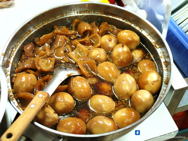 竹仔腳陽春麵：〖台中│美食〗竹仔腳陽春麵 ❤ 台中南屯老街必吃美食!!從早到晚人潮都爆滿~不只麵好吃，連滷味都很讚!!