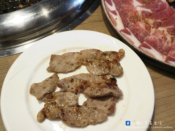 雲火日式燒肉：〖台中│美食〗雲火日式燒肉 ❤ 現在雲火燒肉也吃的到日本頂級黑毛和牛囉!!於12/22前點套餐加購680元即可享原價1980元的頂級和牛唷~