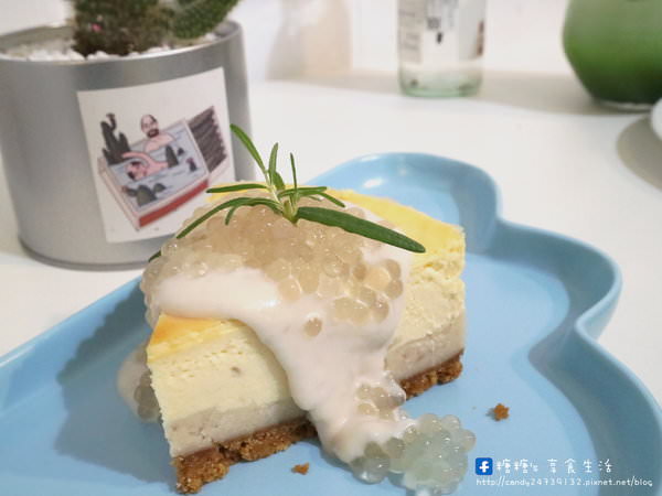 有點甜cafe A Littlesweet：〖台中│美食〗有點甜cafe A Littlesweet ❤ 抹茶足球場萌萌登場!!還有芋頭控必吃的香芋啵啵烤乳酪，每日限量，店裡沒有提供訂位服務，想吃請趁早來!!