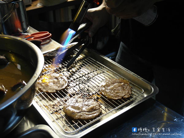 海老麵場公益場：〖台中│美食〗海老麵場公益場 ❤ 台中深夜拉麵大大推薦!獨特海老湯頭，湯頭濃郁，鮮味十足，肉品更是份量十足~好吃拉麵就在公益路二段＂海老麵場公益場＂