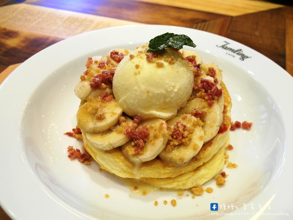 Jamling cafe 台中店：〖台中│美食〗Jamling cafe 台中店 ❤ 台北超人氣日式厚鬆餅來台中開分店囉!!地點就在金典綠園道1F~鬆餅口感鬆軟，入口即化的美味，不管是鹹的還是甜的都好吃!!