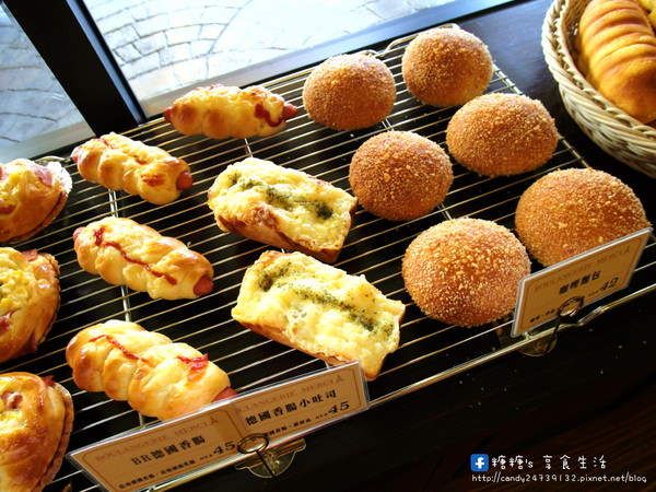 Boulangerie Merci - 梅西手作麵包：〖台中│美食〗Boulangerie Merci - 梅西手作麵包 ❤ 歐式手作麵包~~耶誕小樹、耶誕老人、聖尼古拉小人聖誕限定款新發售~只到12月底唷!!