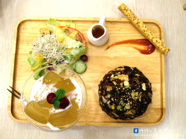 福植田生機園地：〖台中│美食〗福植田有機蔬食餐廳 ❤ 健康有機蔬食料理，精緻美味，健康滿分!!除了單點外，也有推出單人及雙人套餐唷，還有超可愛兒童餐~萌萌上市!!