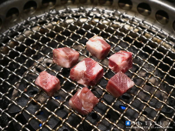 雲火日式燒肉：〖台中│美食〗雲火日式燒肉 ❤ 嚴選頂級優良食材，空間寬敞舒適~中秋烤肉不用自己生火，來雲火有專人為您服務唷!!