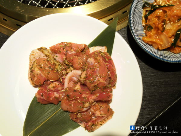 Nikuniku 肉肉燒肉(五權店)：〖台中│美食〗Nikuniku 肉肉燒肉五權店 ❤ 肉肉燒肉二店五權店開幕囉!!空間寬敞舒適，份量及餐點還不錯~台中日式燒肉新選擇~