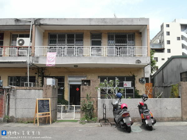 嗝咖啡 gé cafe：〖台中│美食〗嗝 gé ❤ 台中寵物友善咖啡廳，老宅改建，店裡頭有可愛的店狗皮皮與皮蛋陪伴大家，提供早午餐及輕食系列餐點~