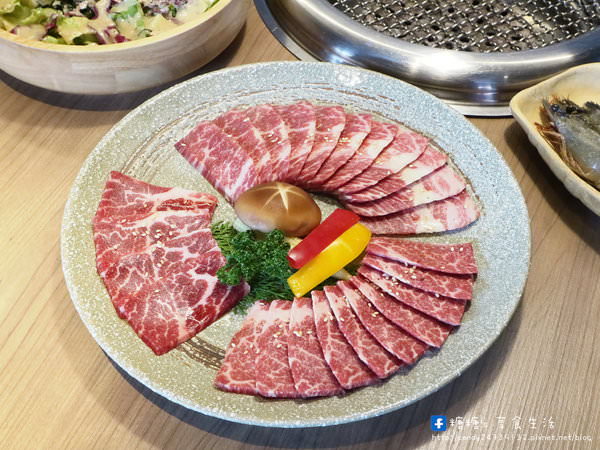 雲火日式燒肉：〖台中│美食〗雲火日式燒肉 ❤ 現在雲火燒肉也吃的到日本頂級黑毛和牛囉!!於12/22前點套餐加購680元即可享原價1980元的頂級和牛唷~