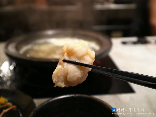 嗑肉石鍋：〖台中│美食〗嗑肉石鍋 ❤ 南屯石頭火鍋再一發~石頭火鍋198元起，還有超值單點系列，五隻天使紅蝦只要180元!!不定期還會推出優惠活動唷~