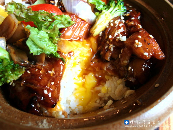 丸滿食物所：〖台中│美食〗丸滿食物所 ❤ 鄰近美術館商圈，一間結合文創與工業風的食物所~平日不限用餐時間，還有單點美式咖啡及氣泡飲料無限暢飲!!推薦起司打拋豬軟法!!