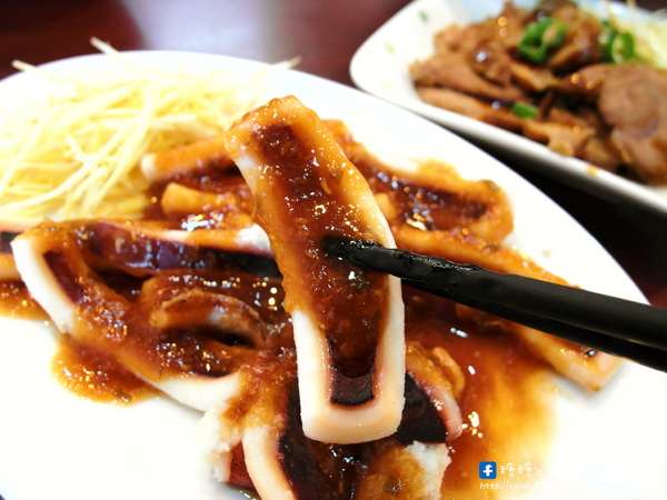 蒸餃子：〖台中│美食〗蒸餃子 ❤ 南屯東興路小吃推薦，現蒸餃子，外皮肉餡均手工製作，還有炒飯、燴飯、炒麵、乾拌麵、海鮮麵等眾多美味料理任君挑選~