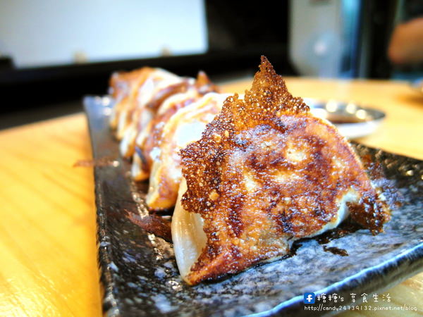 次男：〖台中│美食〗次男 日食料理製作所 ❤ 老宅改造，日式鐵板燒麵、燒餃子專門店~激推原味牛肉燒餃，汁多鮮美，咬下去會大大爆湯!!