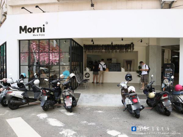 莫尼早餐 Morni(台中民權路加盟門市)：〖台中│美食〗莫尼早餐 Morni 台中民權路加盟門市 ❤ 結合美美乾燥花的平價早餐店，環境舒適，還有超人氣酥皮蛋餅~