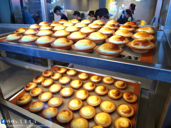 Bake Cheese Tart(新光三越中港)：〖台中│美食〗Bake Cheese Tart新光三越中港 ❤ 想吃日本超人氣BAKE CHEESE TART起司塔，不用飛出國或跑台北，在台中就吃的到囉!!塔皮酥脆，內餡香濃可口，讓人一吃就愛上的起司塔~