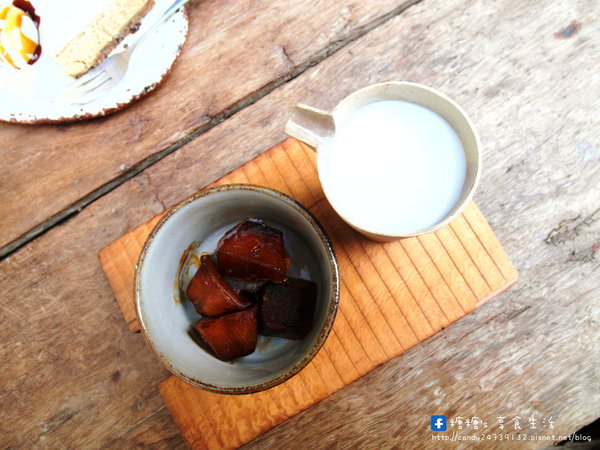 貪吃鬼甜點 食いしん坊 ku i shi n bou：〖台中│美食〗食いしん坊 ❤ 食いしん坊貪吃鬼搬新家囉~隱身於巷弄中的低調咖啡館，近中興大學!!座位數有限，無提供訂位服務唷!!激推乳酪蛋糕好好吃~