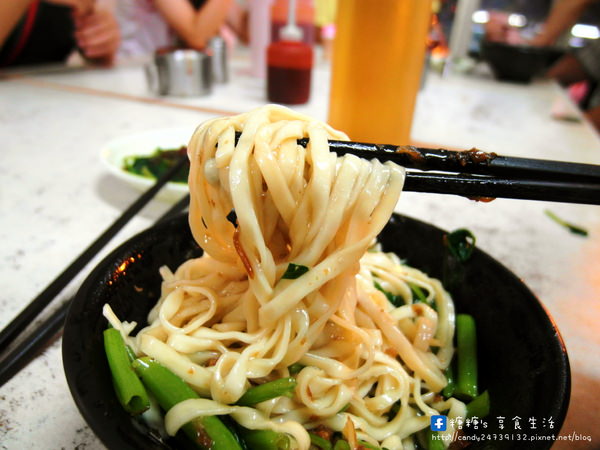 竹仔腳陽春麵：〖台中│美食〗竹仔腳陽春麵 ❤ 台中南屯老街必吃美食!!從早到晚人潮都爆滿~不只麵好吃，連滷味都很讚!!