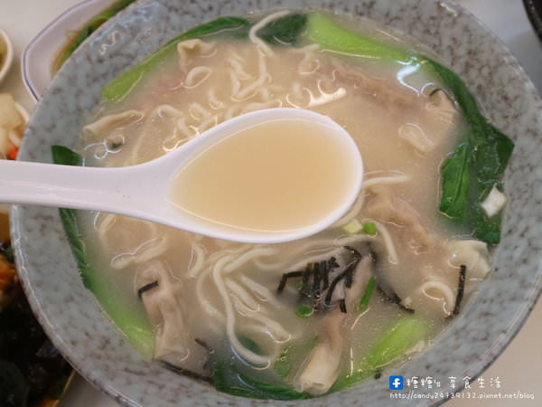 清一色牛肉麵(東海店)：〖台中│美食〗清一色牛肉麵-東海店 ❤ 學生們的愛店!!免費加湯加麵，還有珍奶、紅茶及蘿蔔泡菜讓你免費吃到飽~推薦大四喜滿漢牛肉麵，料有夠多的!!