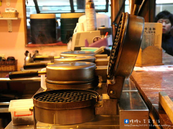 卡洛蒂鬆餅：〖台中│美食〗卡洛蒂鬆餅屋 ❤ 嶺東校園美食再一發!!令人欲罷不能的美味鬆餅~大力推薦鹹口味，外皮酥脆，料多味美，好吃指數大破錶!!