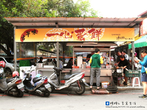 一心古早味蛋餅：〖台中│美食〗一心古早味蛋餅 ❤ 傳統手工麵糊，厚實美味，份量十足~大推起司蛋餅!!每一口都可以牽出超長的起司絲呢!!