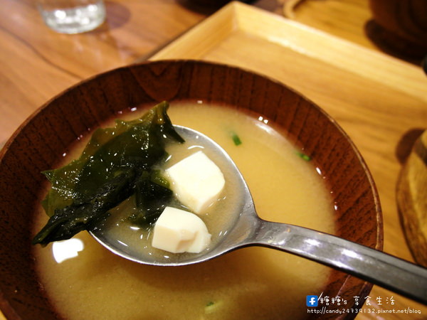 立食大丈夫：〖台中│美食〗立食大丈夫 ❤ 公益路餐廳推薦!!立食日式料理(也有座位區)，採自助點餐販賣機，從頭到尾通通自己來~