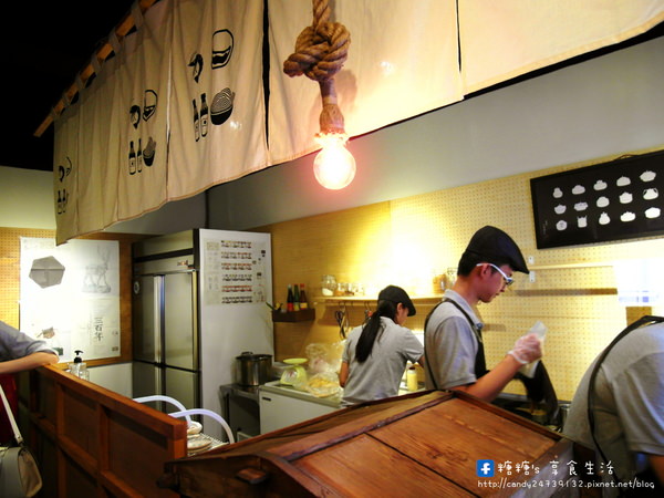 盛橋刈包：〖台中│美食〗盛橋刈包 ❤ 台中火車站美食新發現!!將古早味刈包結合冰淇淋變甜點外，還有包薯條口味的刈包，是不是酷斃了!!