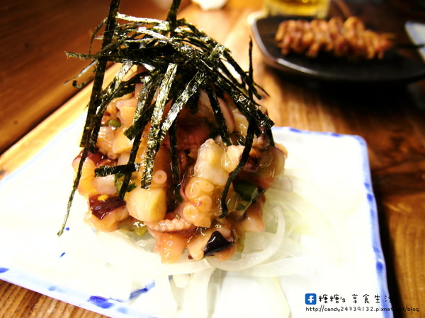 鳥重地雞燒：〖台中│美食〗鳥重地雞燒バーベキュー ❤ 以雞料理為主的串燒店，烤功了得，前置處理超搞剛！每一串都可以吃的到店家的用心，多款獨特串燒，限量供應!!